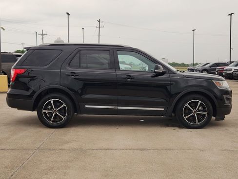 Used 2016 Ford Explorer XLT w/ Equipment Group 202A image 7