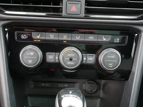 Certified 2023 Volkswagen Taos SEL AWD/4WD image 30