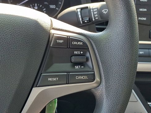 Used 2018 Hyundai Elantra SE FWD image 20