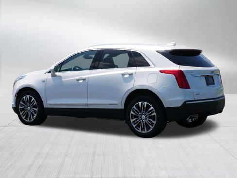 Used 2017 Cadillac XT5 Premium Luxury w/ Driver Assist Package AWD/4WD image 4
