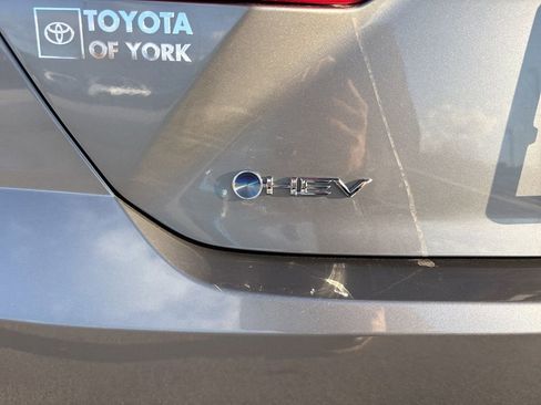 Used 2025 Toyota Camry SE image 4