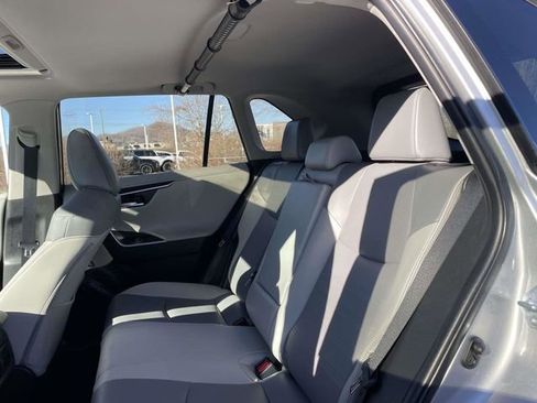 Used 2022 Toyota RAV4 Limited image 17