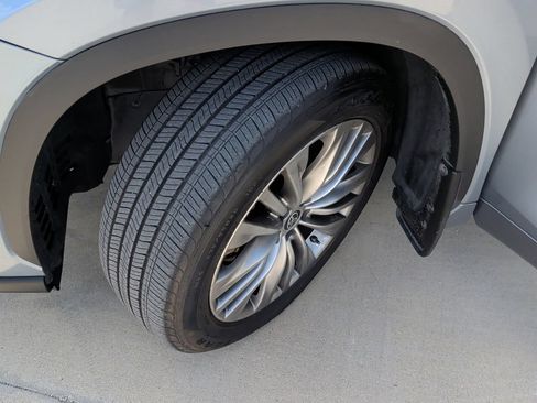 Used 2022 Toyota Highlander Platinum AWD/4WD image 49