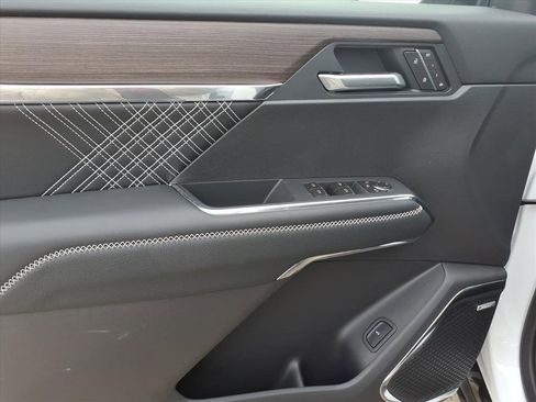 New 2026 GMC Acadia Denali w/ Super Cruise Package image 12