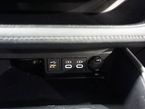 Used 2023 Toyota Highlander LE image 14