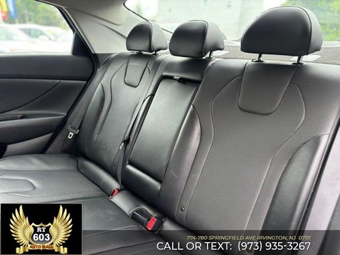 Used 2021 Hyundai Elantra Limited FWD image 12