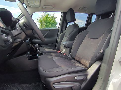Used 2023 Jeep Renegade Latitude image 26