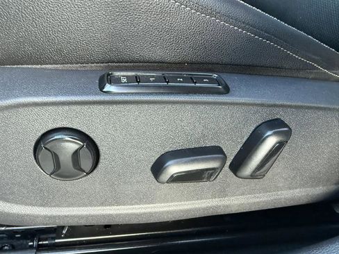 Used 2019 Volkswagen Jetta SEL Premium image 34