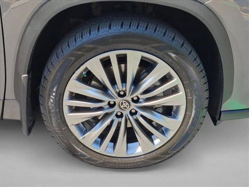 Used 2023 Toyota Highlander Platinum FWD image 23