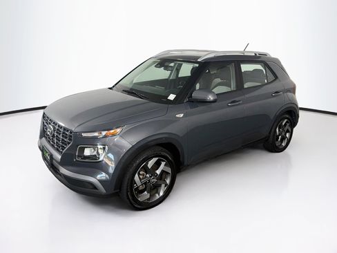Used 2025 Hyundai Venue SEL FWD image 3