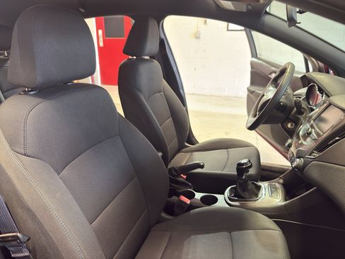 Used 2017 Chevrolet Cruze LT w/ RS Package FWD image 20