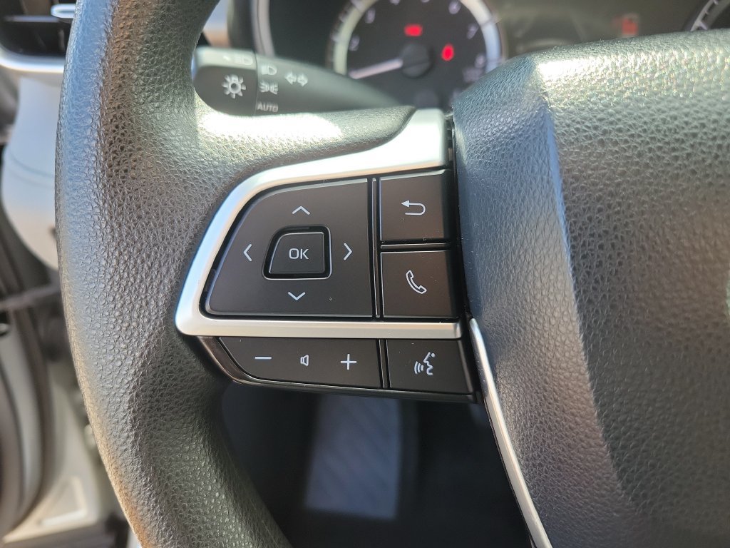 Used 2023 Toyota Highlander L FWD image 19