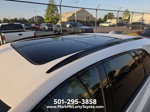 Used 2022 Cadillac XT5 Sportv w/ LPO, ONYX Package AWD/4WD image 8