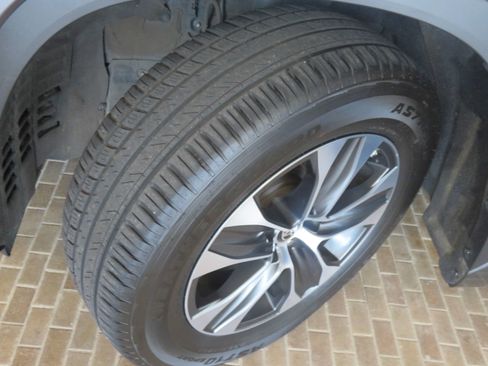 Used 2020 Toyota Highlander XLE FWD image 12