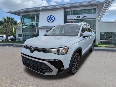 New 2026 Volkswagen Taos SE FWD image 8