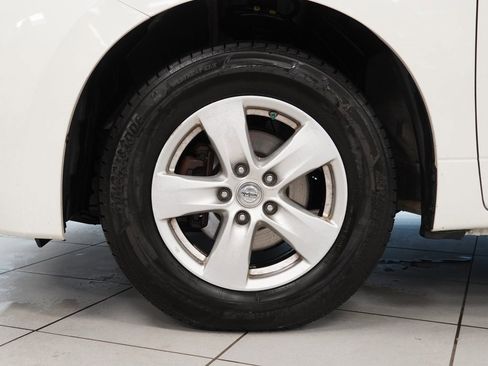 Used 2013 Nissan Quest SV w/ Leather Pkg image 17