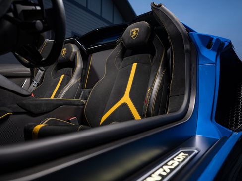 Used 2021 Lamborghini Aventador SVJ AWD/4WD image 20