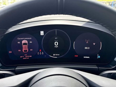 Used 2025 Porsche Macan Electric RWD image 16