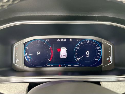 Certified 2025 Volkswagen Taos SEL image 10