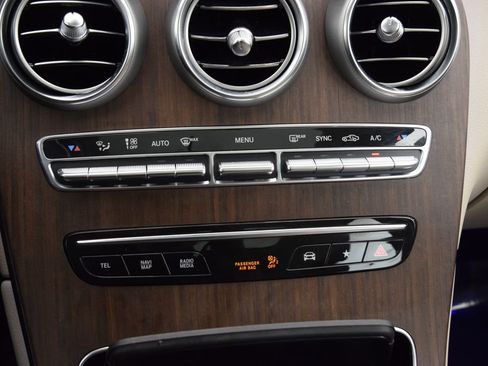 Used 2022 Mercedes-Benz GLC 300 image 32