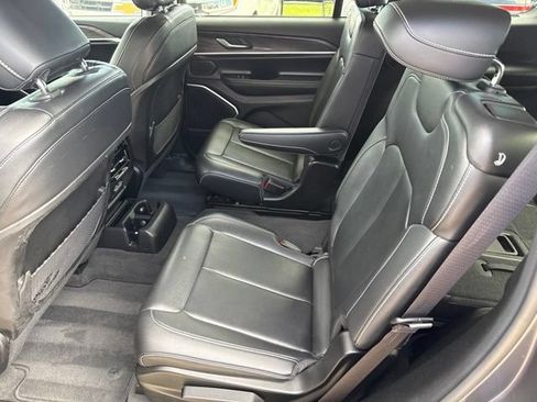 Used 2022 Jeep Grand Cherokee L Limited AWD/4WD image 18