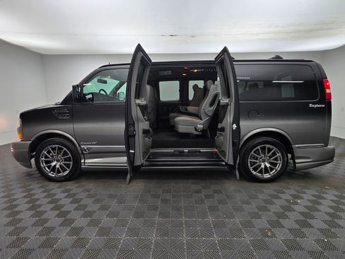 Used 2014 GMC Savana 1500 image 16