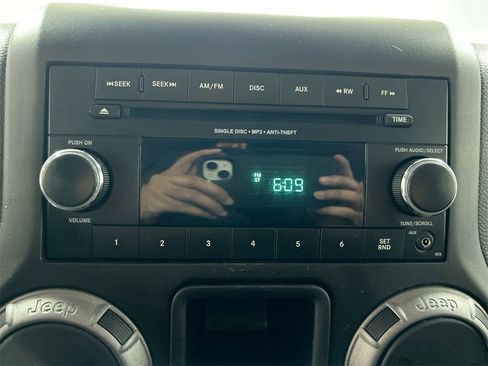 Used 2015 Jeep Wrangler Sport image 14