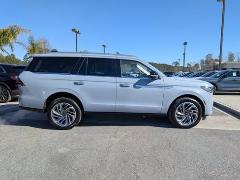 Certified 2025 Lincoln Navigator Reserve image 3