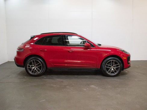 Certified 2025 Porsche Macan image 9