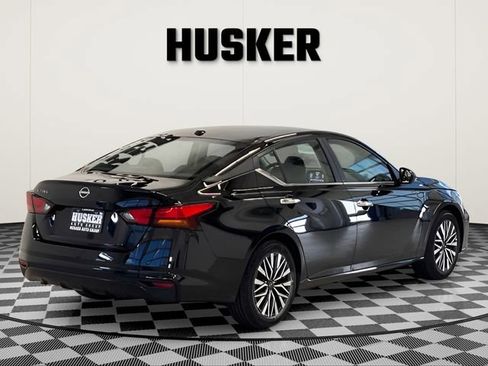 Used 2025 Nissan Altima 2.5 SV FWD image 4