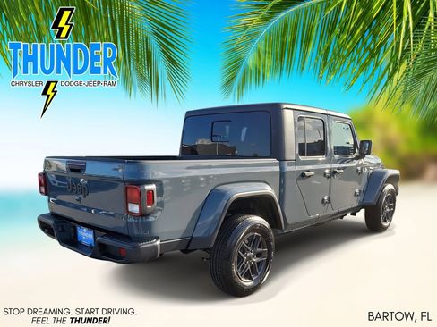 New 2025 Jeep Gladiator Sport image 4