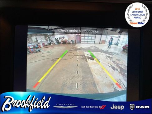 Used 2019 Jeep Cherokee Latitude Plus w/ Cold Weather Group AWD/4WD image 22