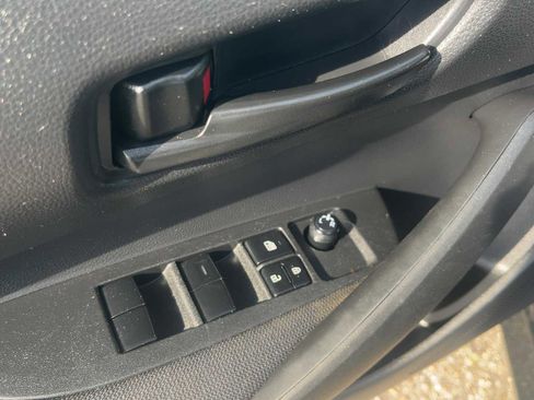 Used 2022 Toyota Corolla LE FWD image 4