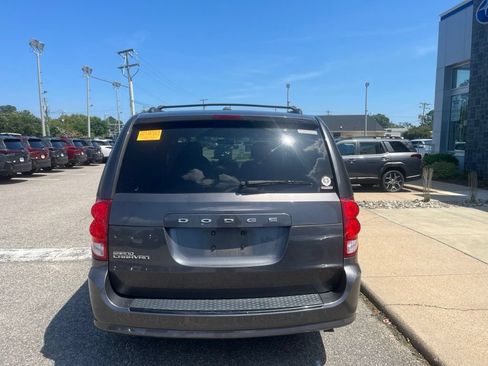 Used 2017 Dodge Grand Caravan SE FWD image 5