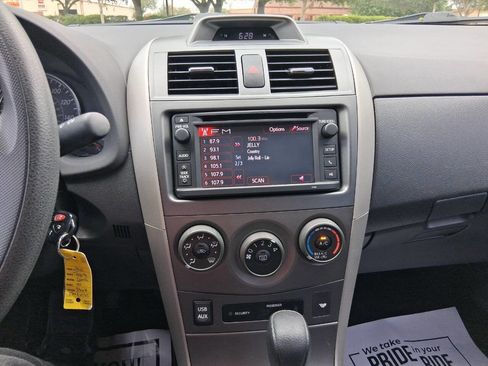 Used 2013 Toyota Corolla S image 21