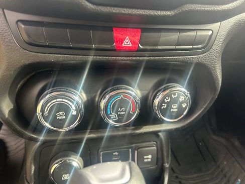 Used 2015 Jeep Renegade Sport w/ Power & Air Group AWD/4WD image 18