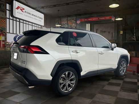 Used 2022 Toyota RAV4 Limited image 6