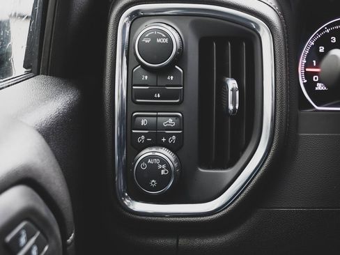 Used 2022 Chevrolet Silverado 2500 LT w/ Convenience Package image 13