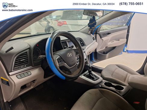 Used 2017 Hyundai Elantra SE image 25
