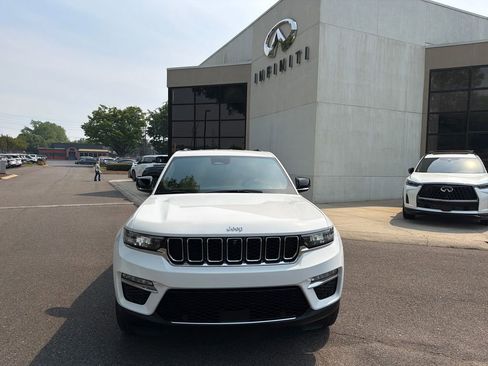 Used 2023 Jeep Grand Cherokee Limited w/ Luxury Tech Group II image 3