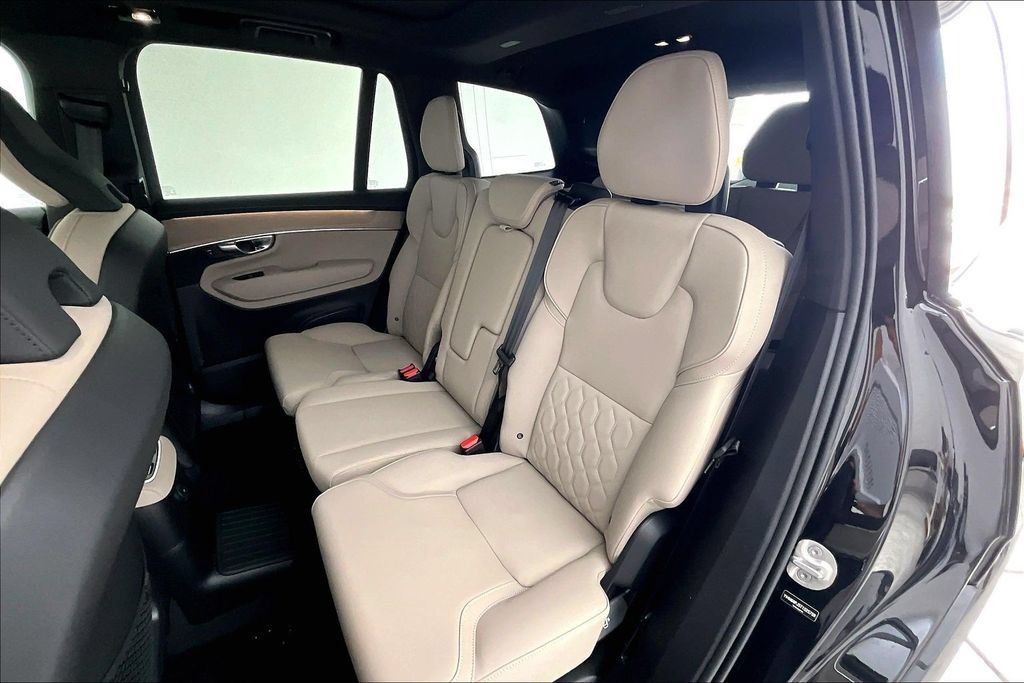 New 2026 Volvo XC90 T8 Core w/ Protection Package Premier AWD/4WD image 22