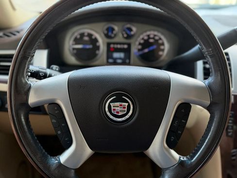 Used 2014 Cadillac Escalade Luxury AWD/4WD image 10