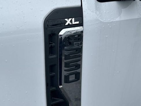 Certified 2023 Ford F250 XL w/ XL Chrome Package AWD/4WD image 9