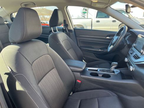 Used 2025 Nissan Altima 2.5 SV image 35