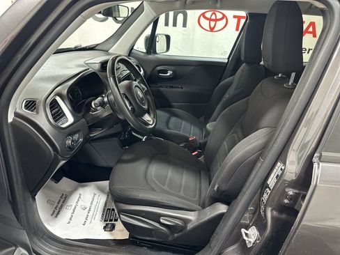 Used 2018 Jeep Renegade Latitude image 24