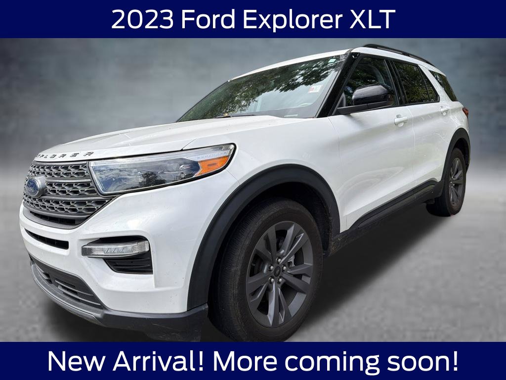 Used 2023 Ford Explorer XLT w/ Equipment Group 202A RWD image 2