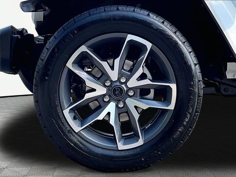 Used 2024 Jeep Wrangler Unlimited AWD/4WD image 23