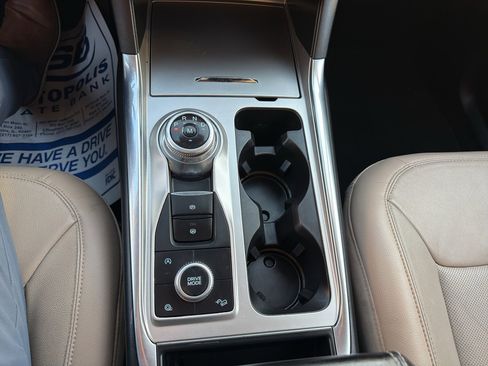 Used 2020 Ford Explorer Limited image 18