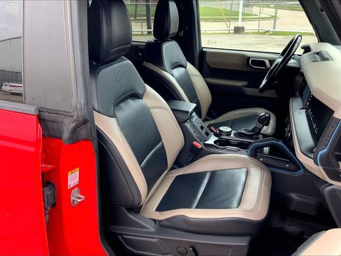 Used 2023 Ford Bronco Wildtrak image 9