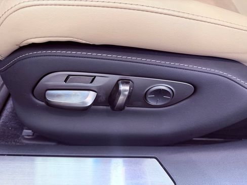 Used 2023 Lexus LS 500 w/ Accessory Package (Z2) RWD image 19